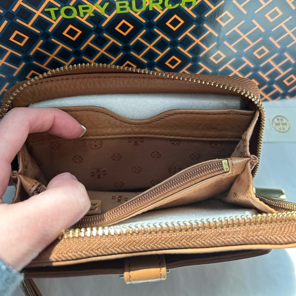 Tory Burch Plaque Wallet Wristlet Bark Gold Tan Brown - Picture 12 of 15